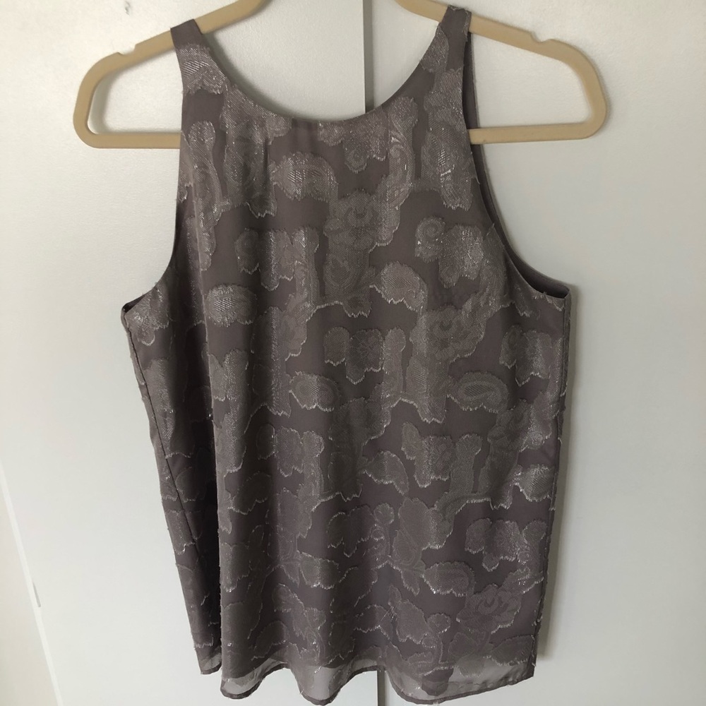 Gray/mauve colored top